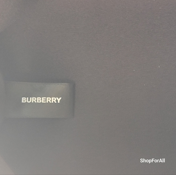 Burberry Pouch converted into to shoulder bag or cross body - Picture 4 of 11